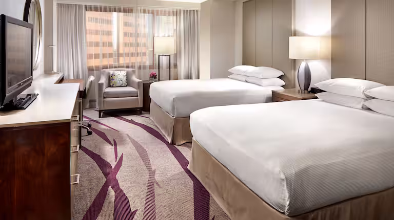 hiltonlb-qq.jpg